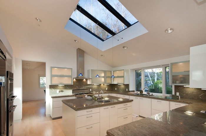 25 Captivating Ideas for Kitchens with Skylights